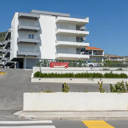 Apartment Seget 14 *